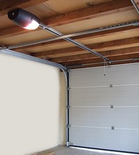 Motorisation-plafond-porte-garage-sectionnelle-200
